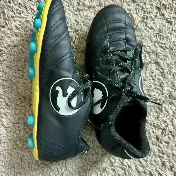 Puma ProCat Cleat Kid's Size 3- Black/White - Picture 2 of 10